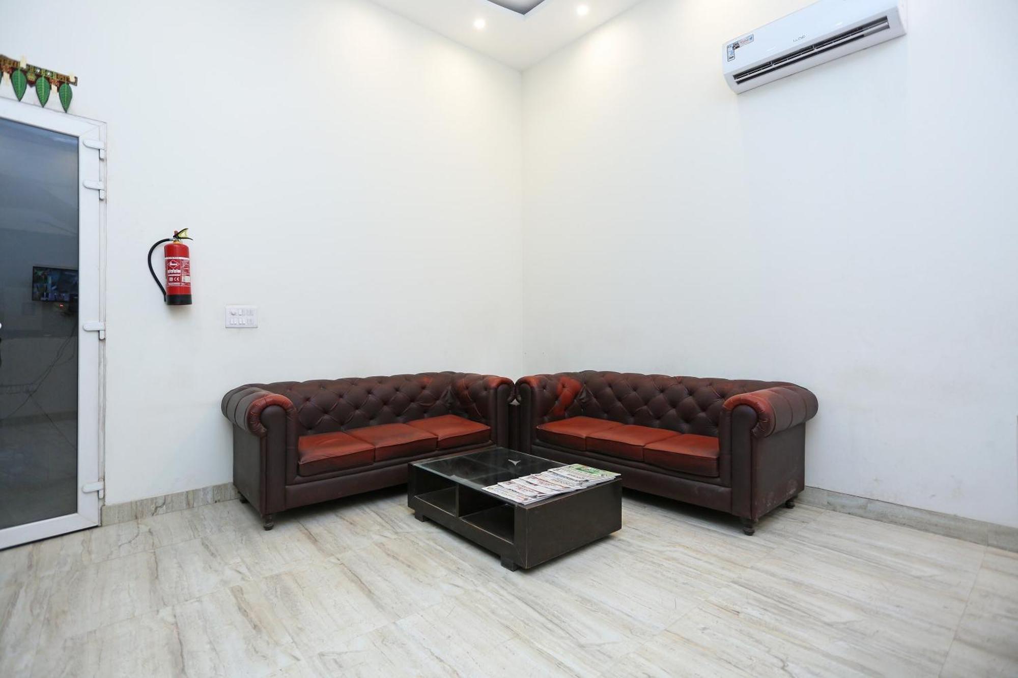 Hotel O Lakshya Ню Делхи Екстериор снимка