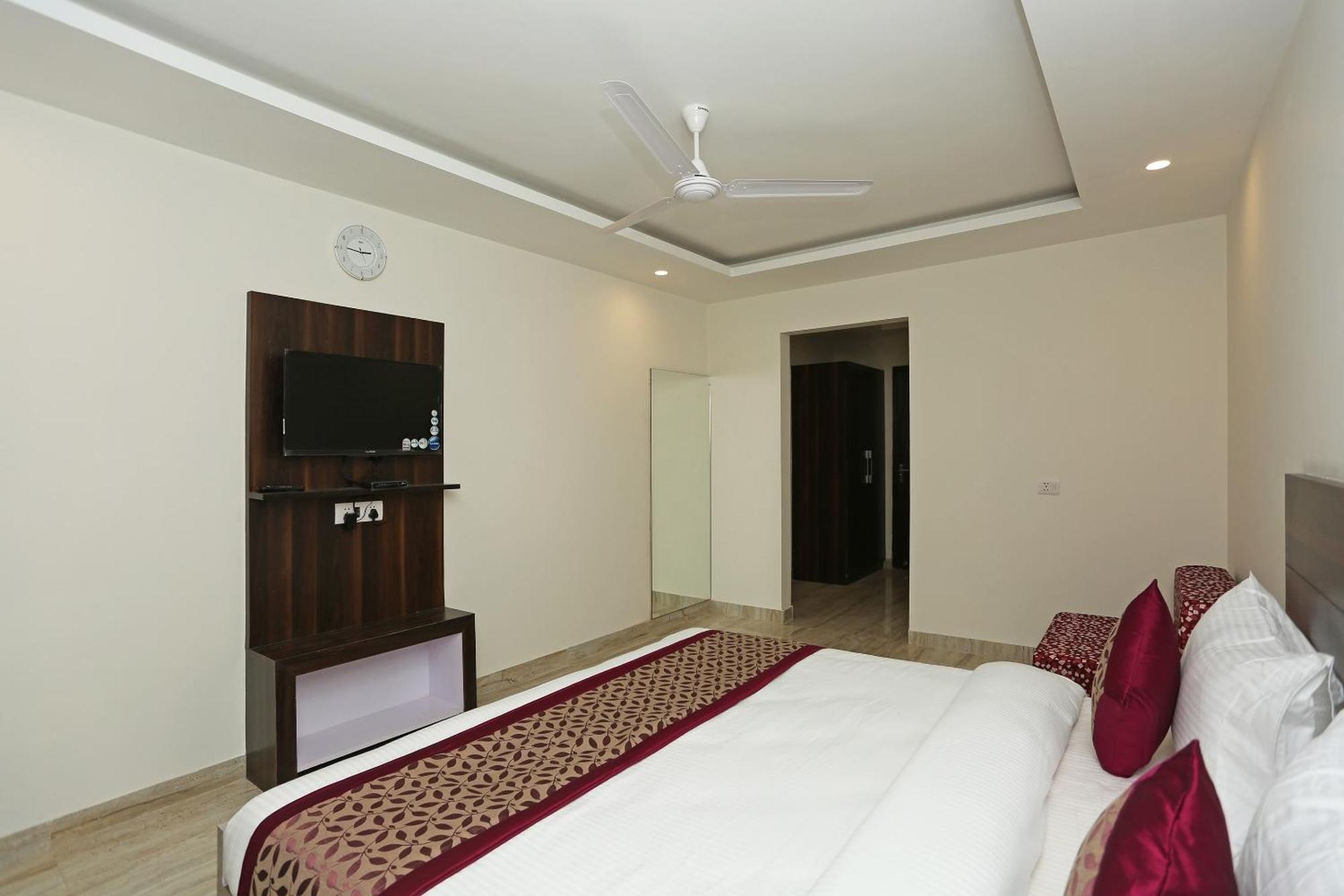Hotel O Lakshya Ню Делхи Екстериор снимка
