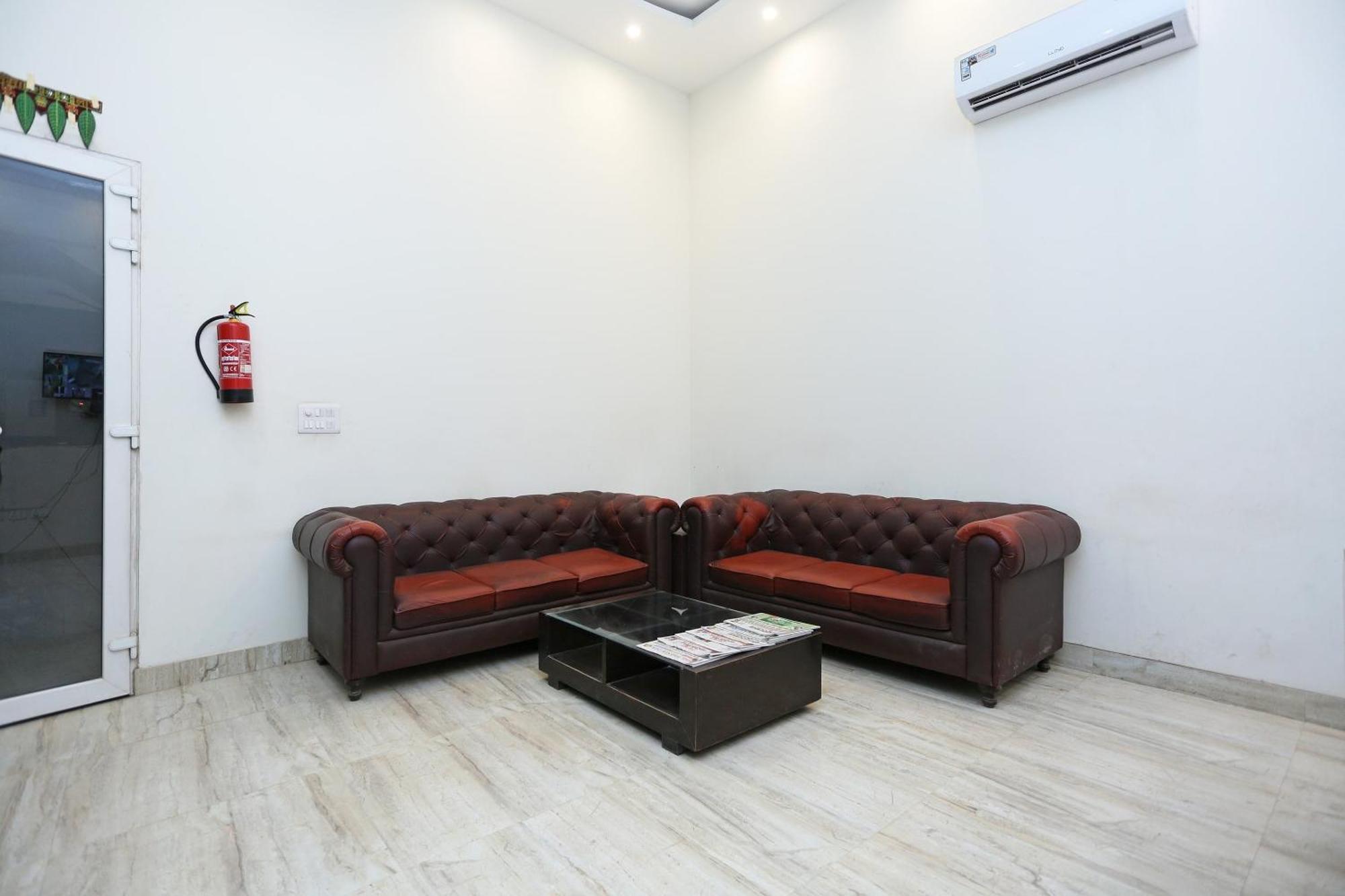 Hotel O Lakshya Ню Делхи Екстериор снимка