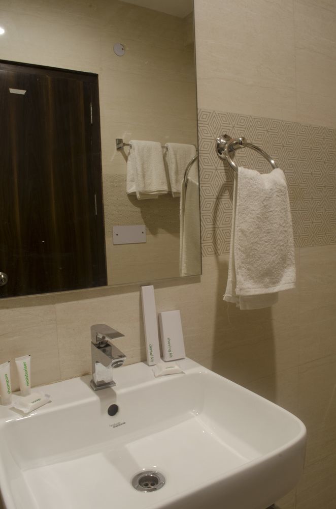 Hotel O Lakshya Ню Делхи Екстериор снимка
